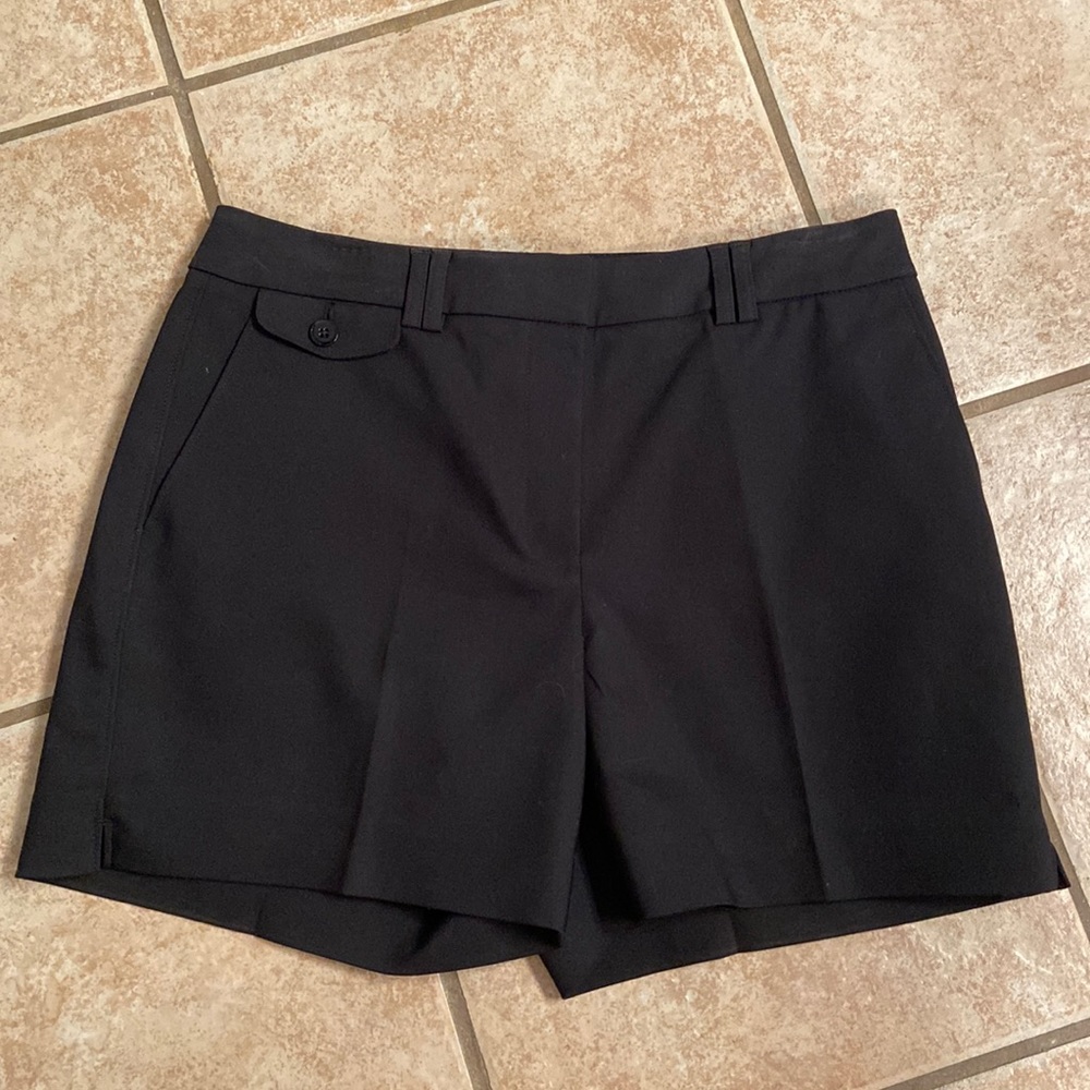 White House Black Market nwot black sz 6 The 5” Short
